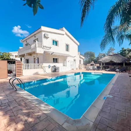 Fame With Private Pool And Gazebo